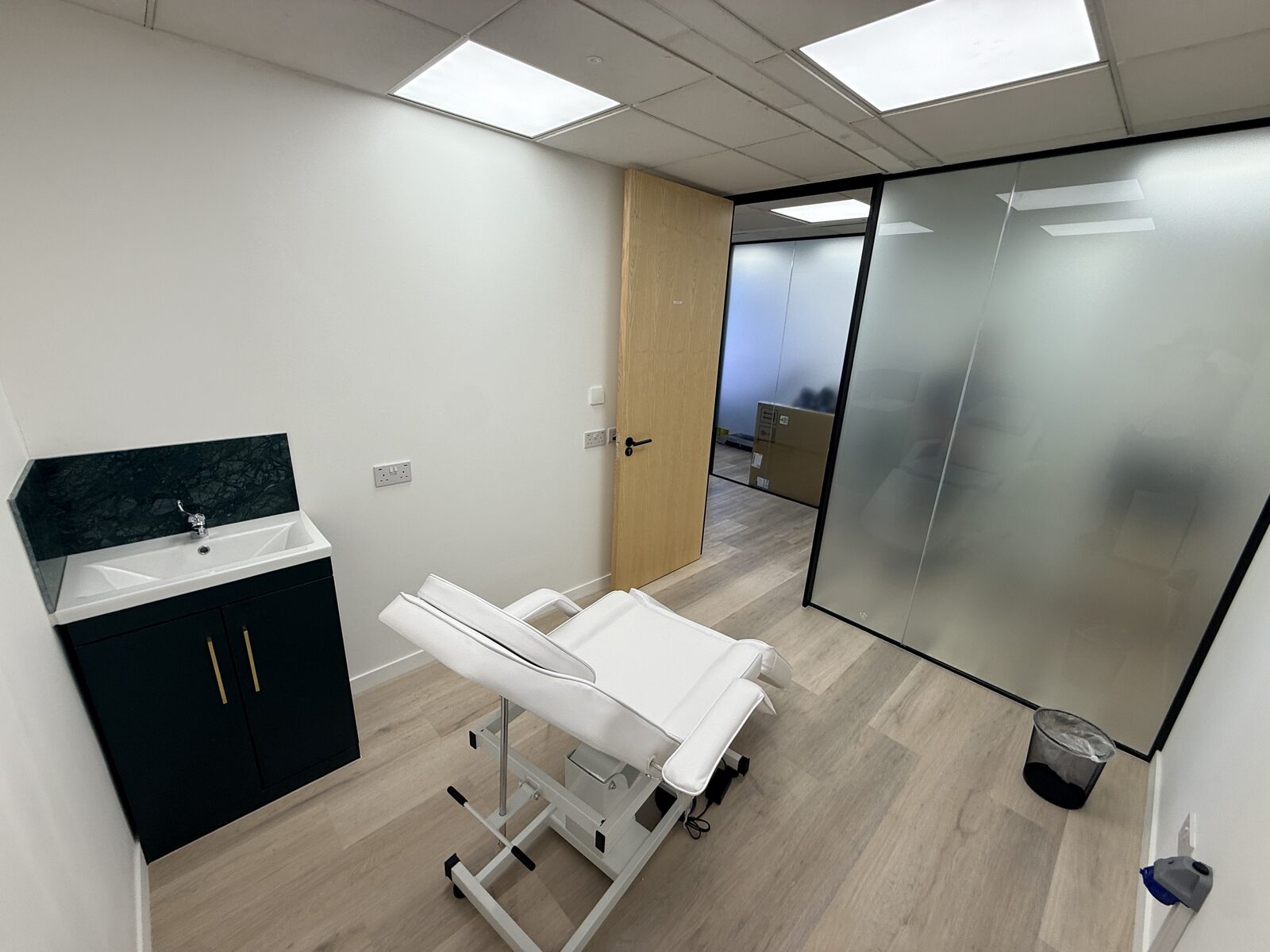 Room 1 at 21 Knightsbridge, view 2