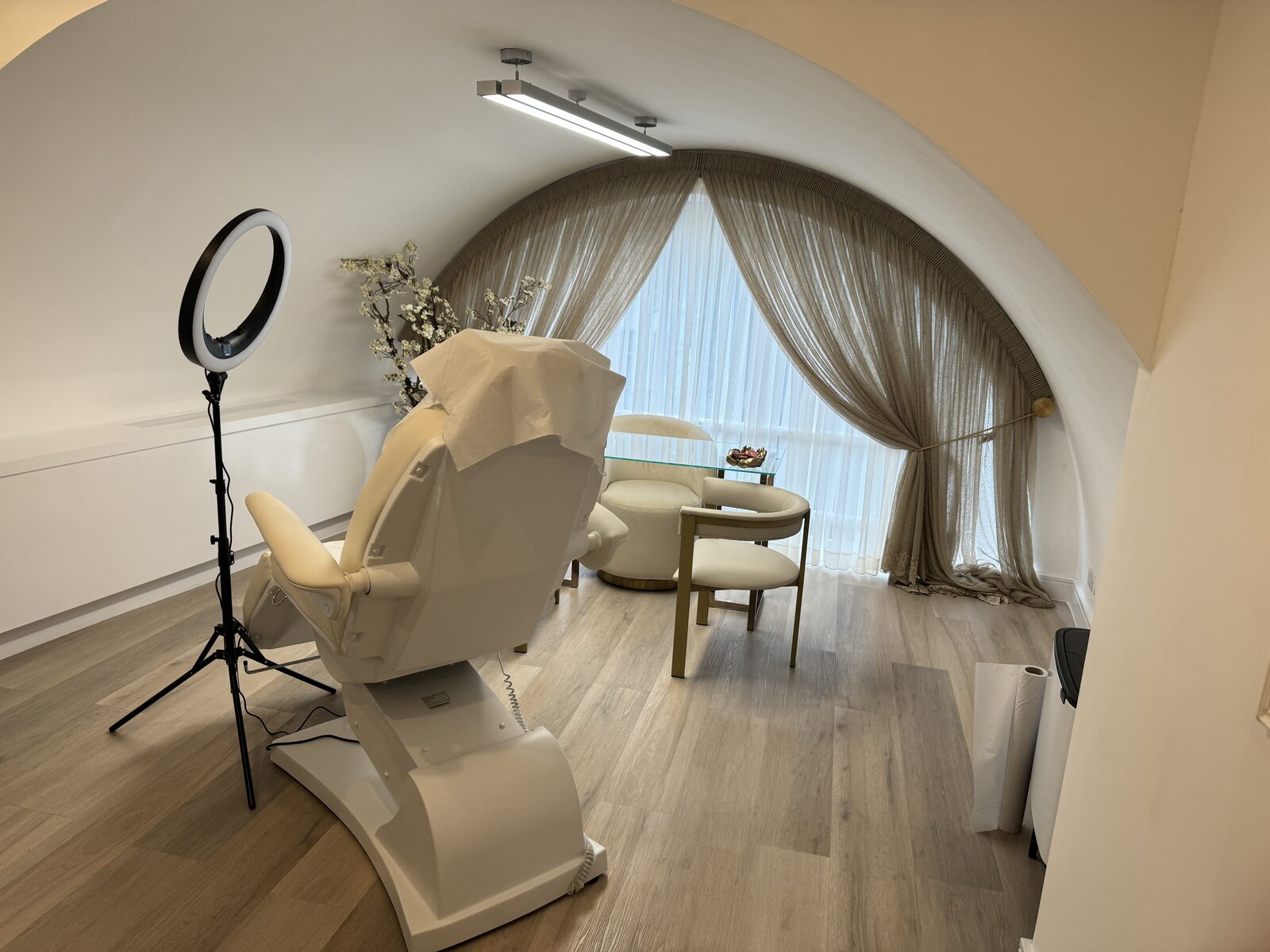 Room 1 at 189 Brompton Road