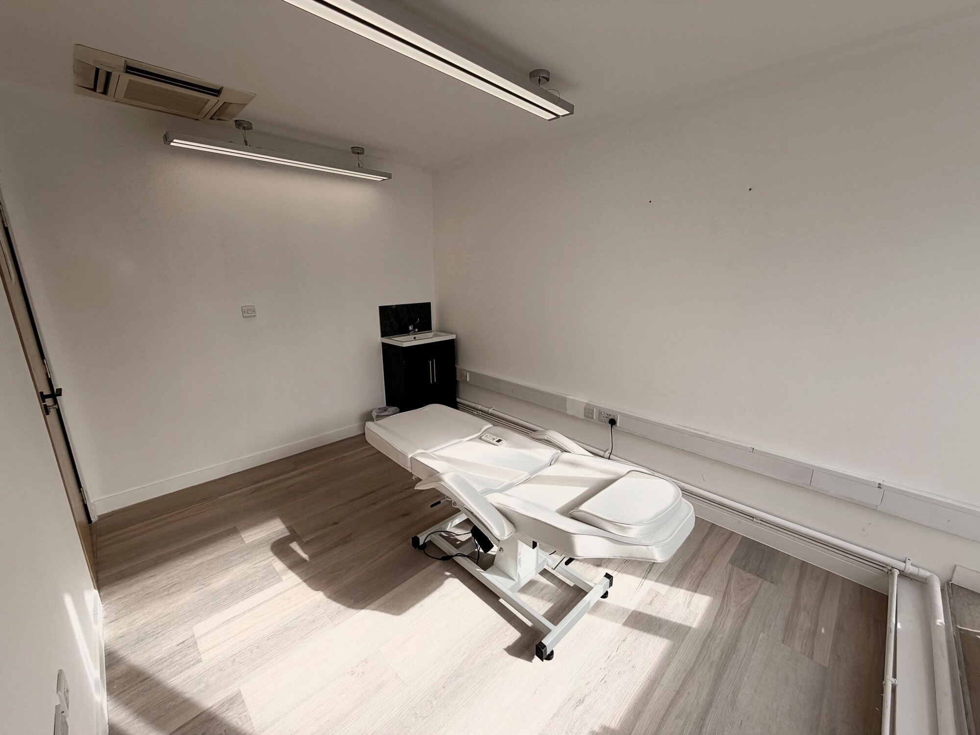 Treatment Room 1 at 189 Brompton Road, view 2